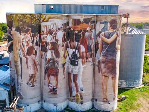 A Texas town gets its portrait on a silo