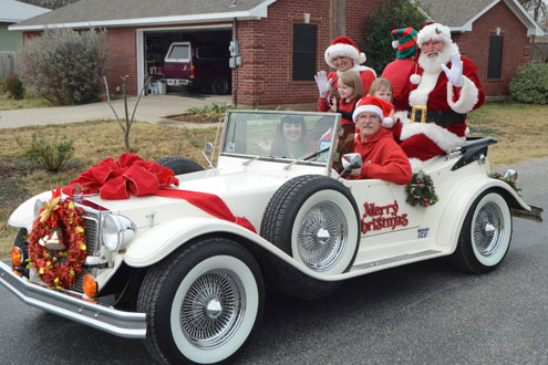 Beautiful weather, happy children's faces greet Tom Bean Christmas ...