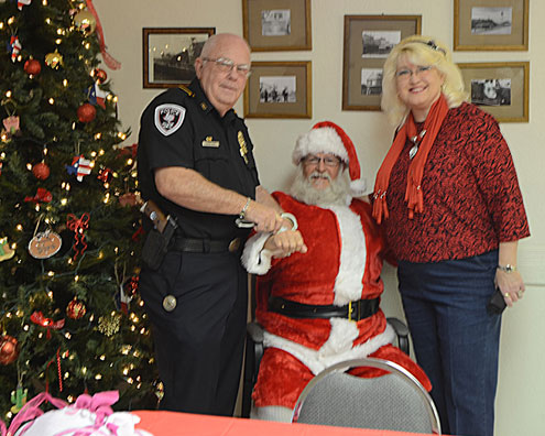 Beautiful weather, happy children's faces greet Tom Bean Christmas ...