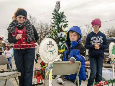 Beautiful weather, happy children's faces greet Tom Bean Christmas ...