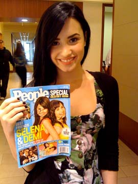 Demi+lovato+and+selena+gomez+on+barney+and+friends