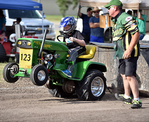 Bonham Hosts Lone Star Garden Tractor Pull Association North